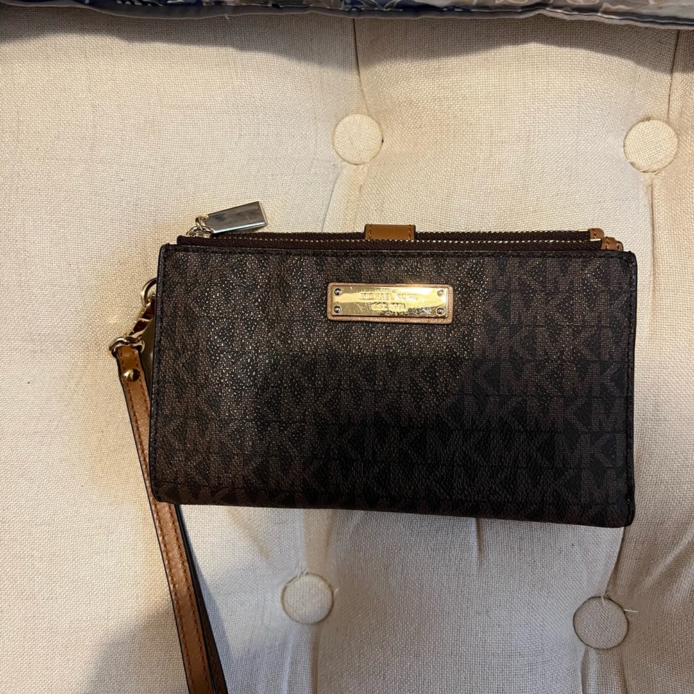 Michael Kors Jet Set double Zipper Wristlet